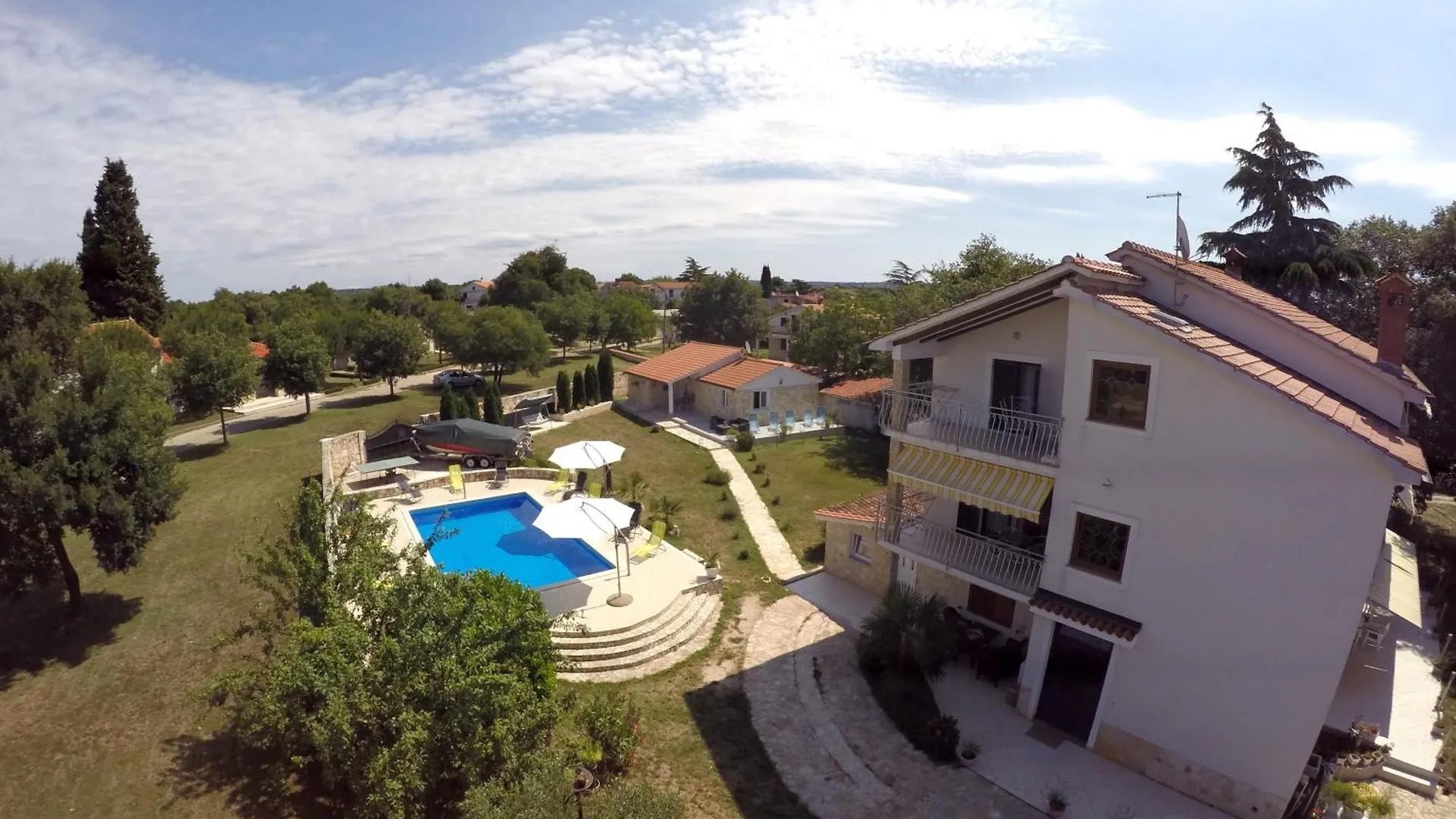 Apartments With Pool Villa Fjord Kanfanar